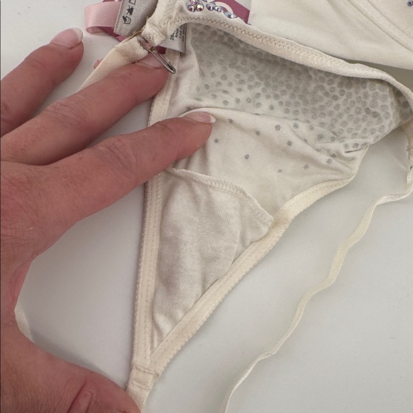 Victoria’s Secret Fashion Show 2010 Swarovski Miraculous Plunge Bra & Thong - Picture 14 of 16